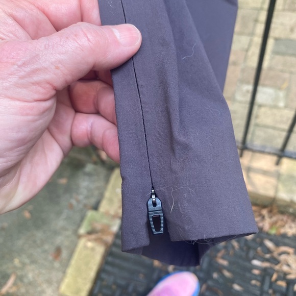 NWT! Lululemon joggers, size 8 - Picture 5 of 5